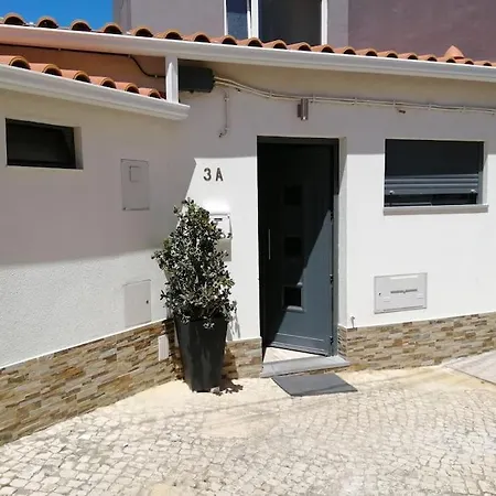 Cozy House With Private Terrace In Cascais