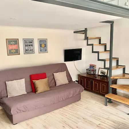 Cozy House With Private Terrace In Cascais