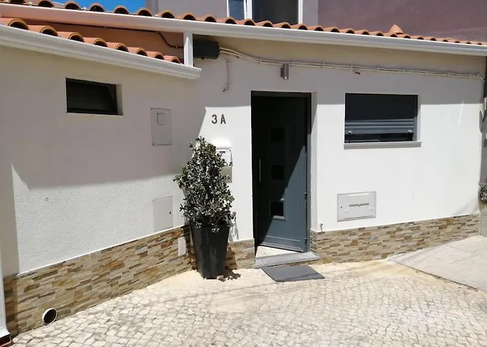 Cozy House With Private Terrace In Cascais