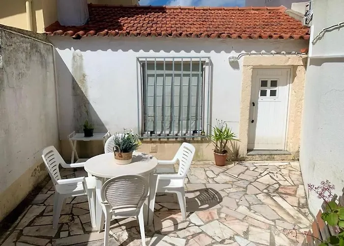 Cozy House With Private Terrace In Cascais *